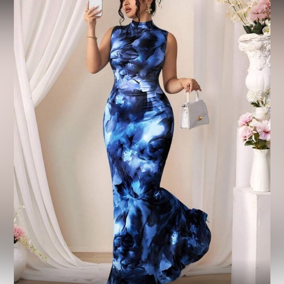 Dresses & Skirts - Elegant Blue Floral Maxi Dress